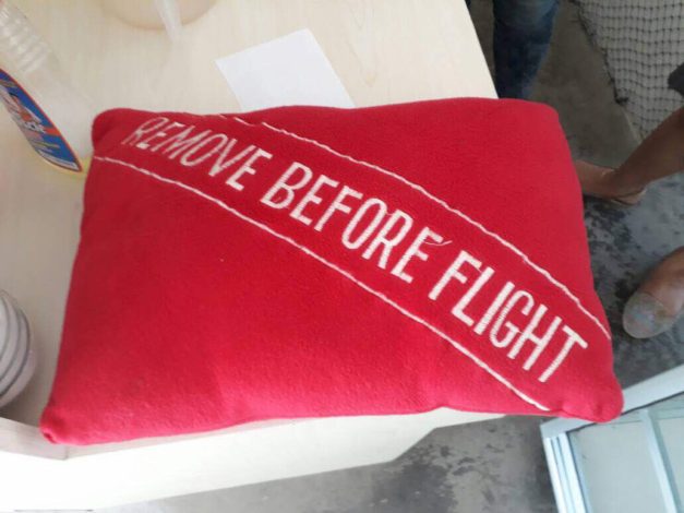 Bantal Remove Before flight